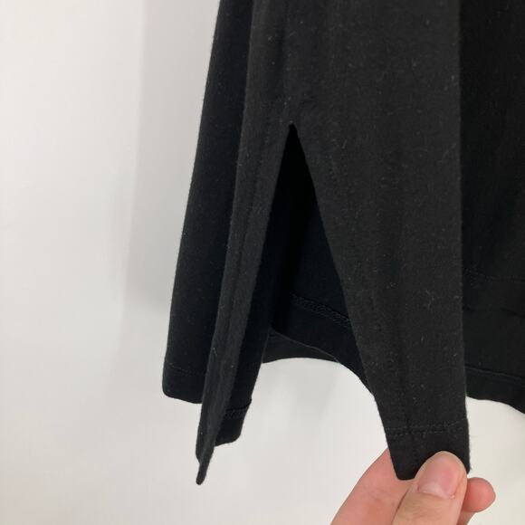 Paraphrase Black Basic Side Slit Loose Fit Lightweight Sleeveless Tank Top Shirt - Picture 4 of 5